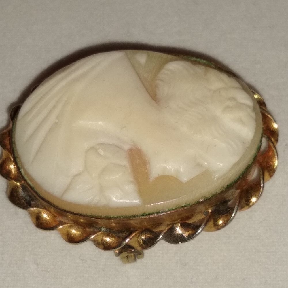 Vintage Small Cameo Brooch - Picture 7 of 10